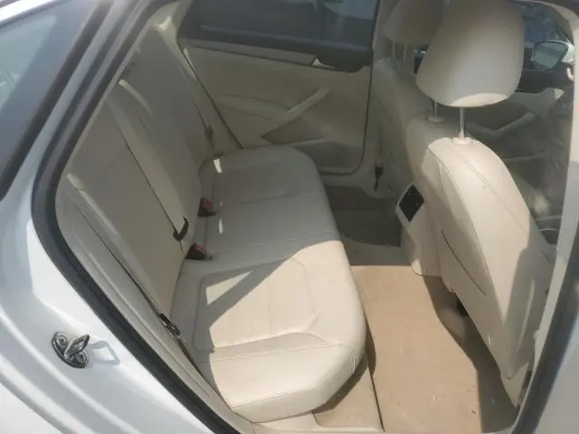 2014 VOLKSWAGEN PASSAT SE  