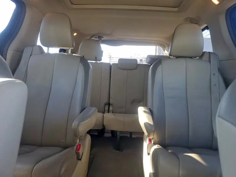 2012 TOYOTA SIENNA XLE  