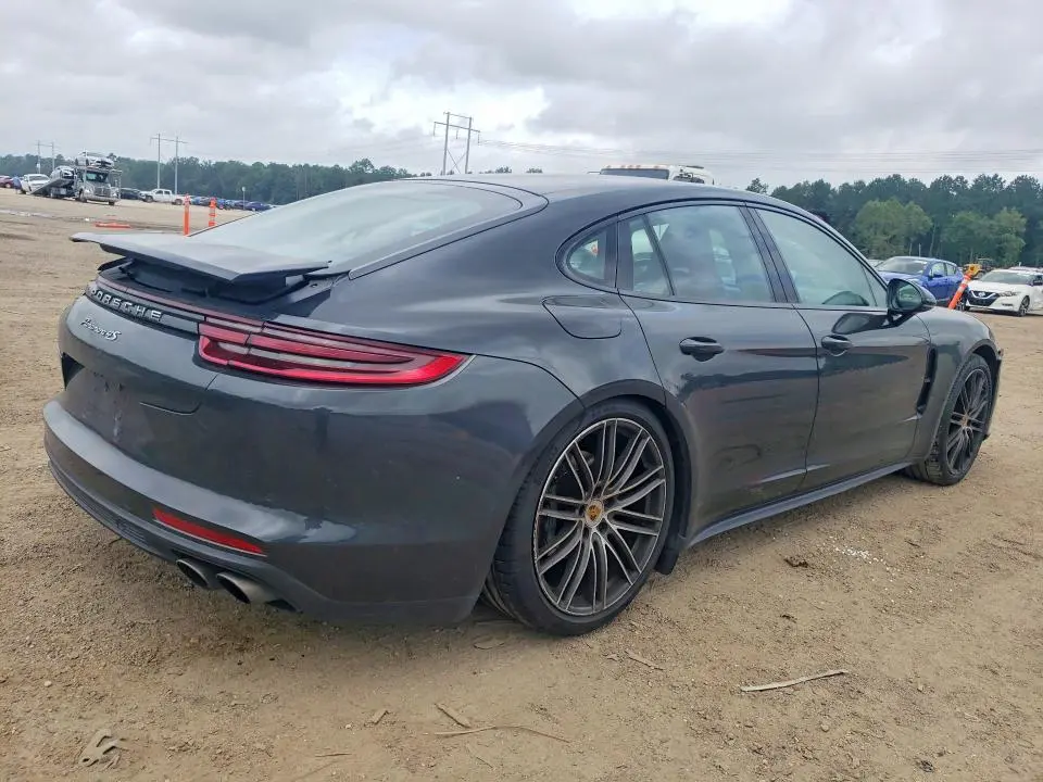 2017 PORSCHE PANAMERA 4S  
