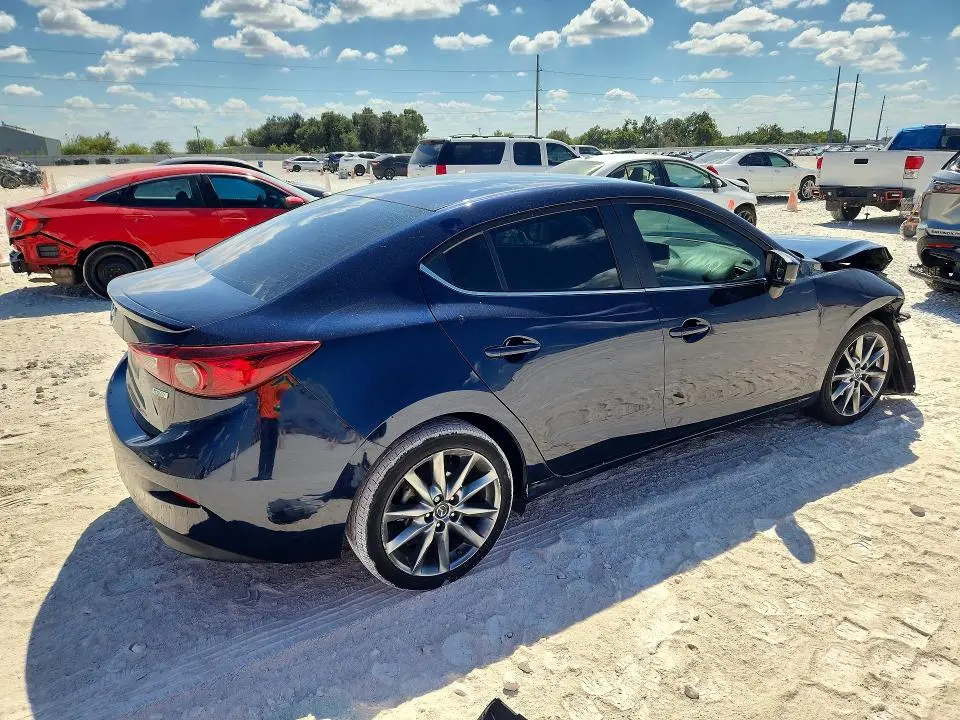 2018 MAZDA 3 TOURING  