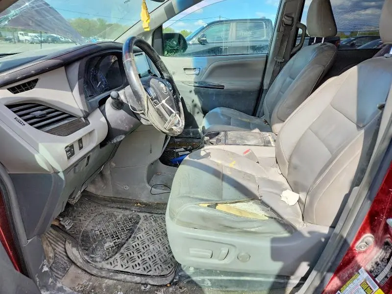 2015 TOYOTA SIENNA XLE 8-PASSENGER  