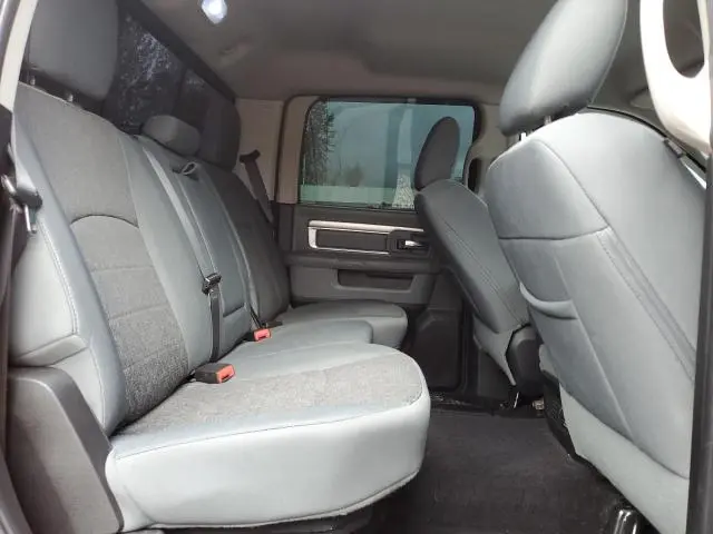 2016 RAM 1500 SLT  
