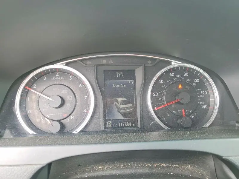 2016 TOYOTA CAMRY SE  