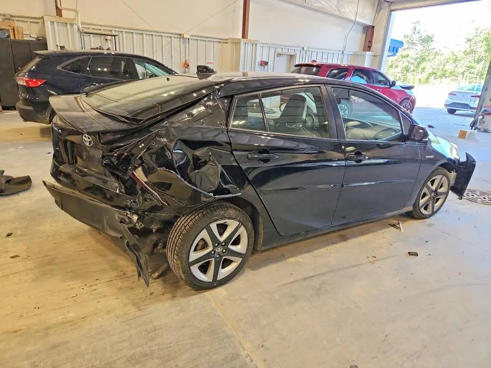 2018 TOYOTA PRIUS FOUR TOURING  