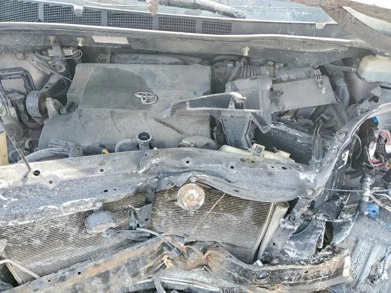 2014 TOYOTA SIENNA LE 8 PASSENGER  