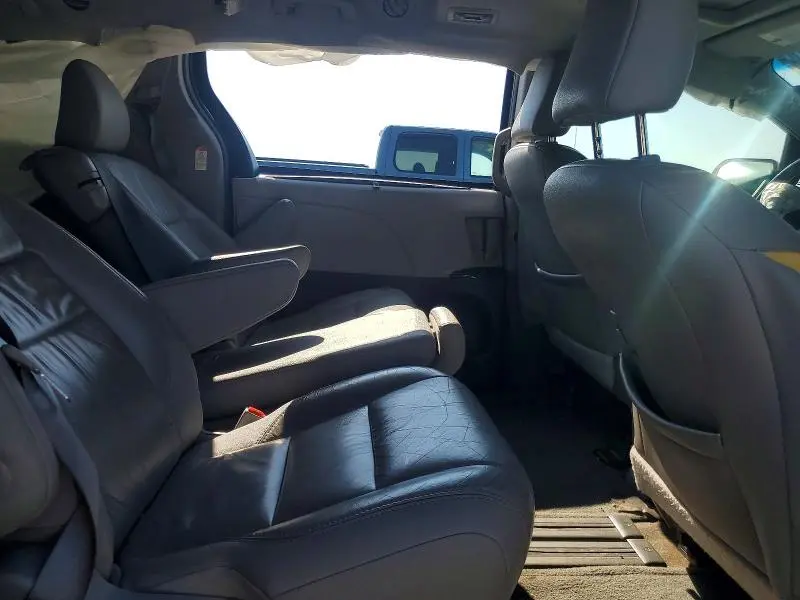 2017 TOYOTA SIENNA XLE PREMIUM 8-PASSENGER  