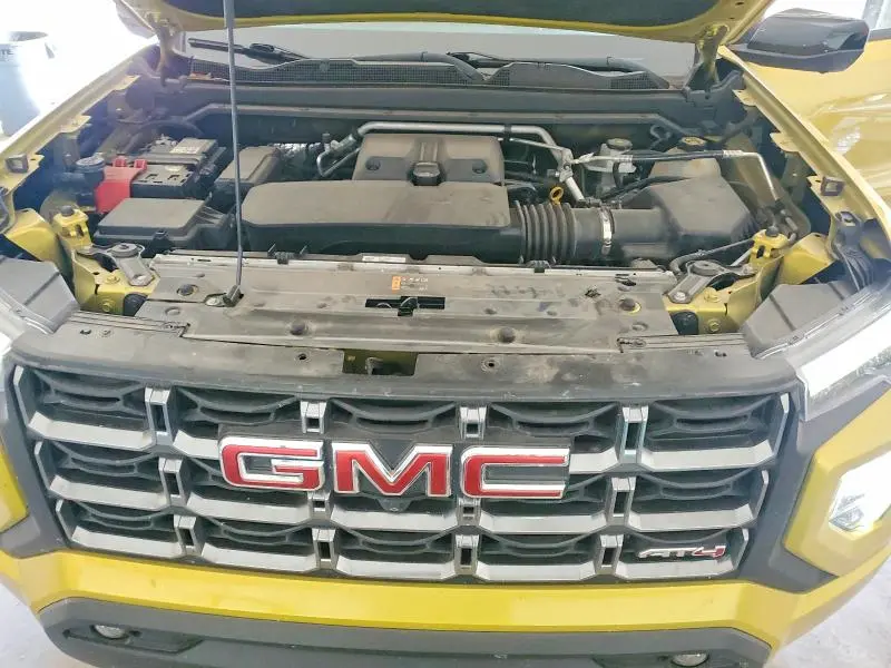 2023 GMC CANYON AT4  