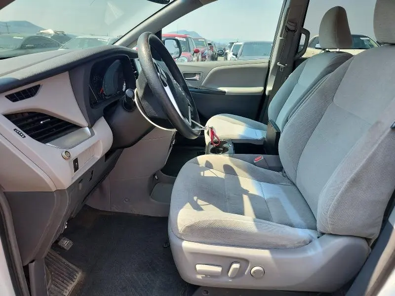 2015 TOYOTA SIENNA LE  