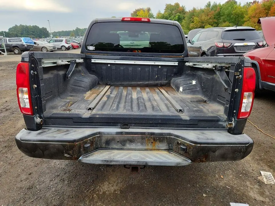 2010 NISSAN FRONTIER SE V6  