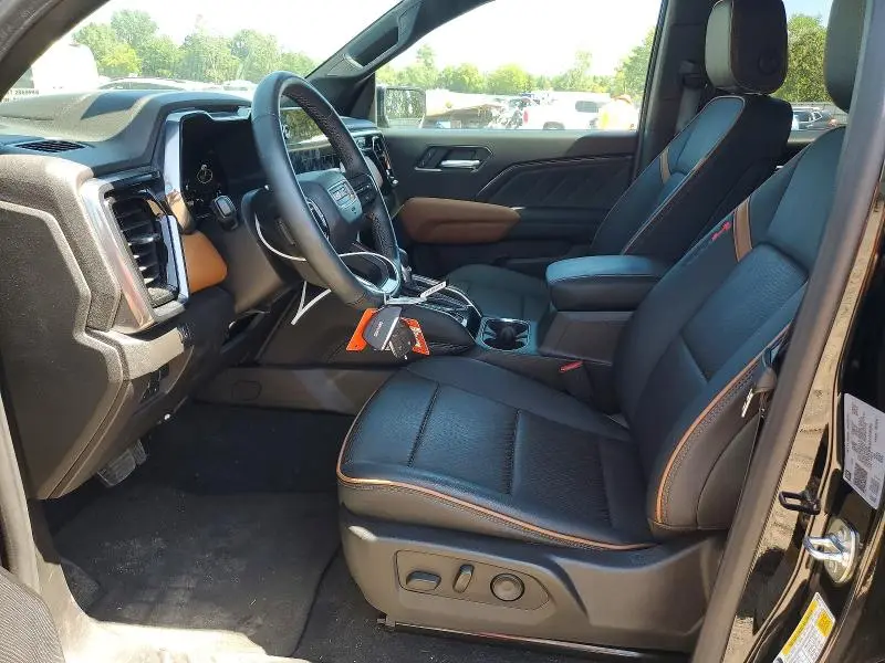 2025 GMC CANYON AT4  