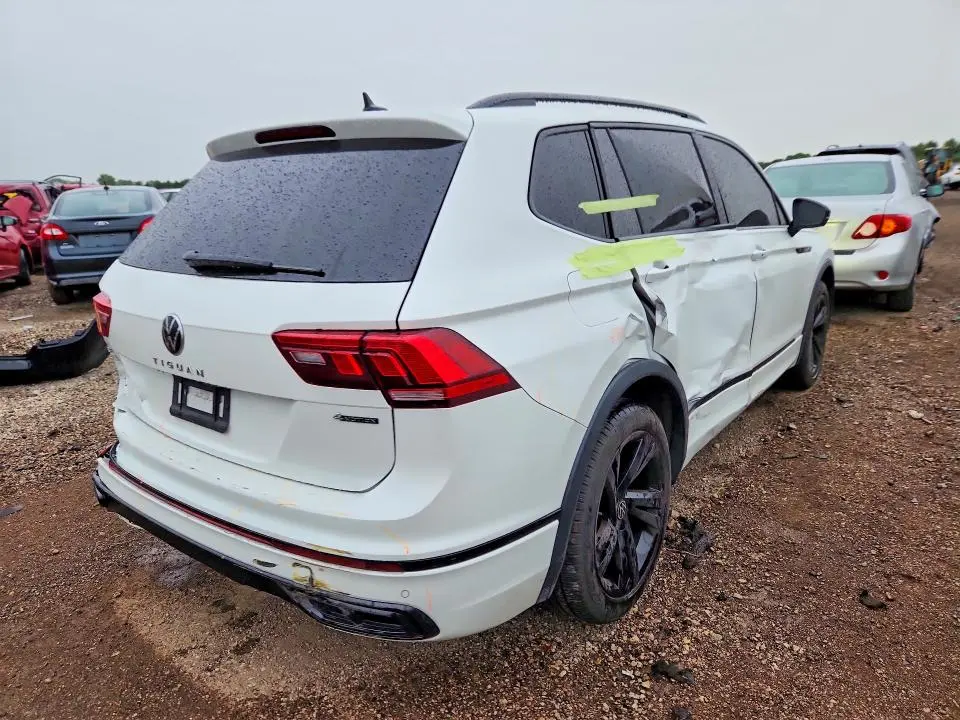 2023 VOLKSWAGEN TIGUAN SE R-LINE BLACK  