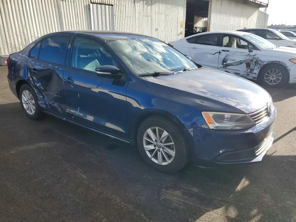 2011 VOLKSWAGEN JETTA SE  