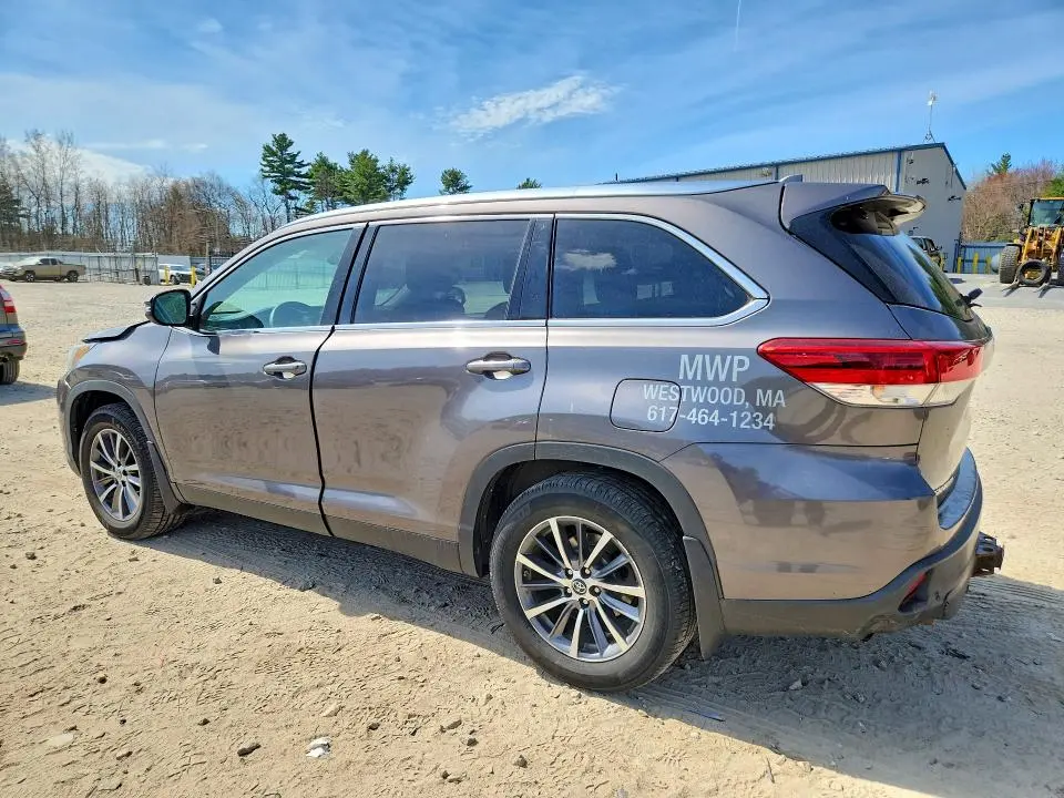 2019 TOYOTA HIGHLANDER XLE  