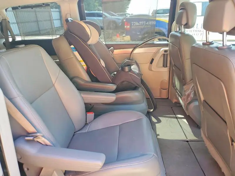 2011 VOLKSWAGEN ROUTAN SE  