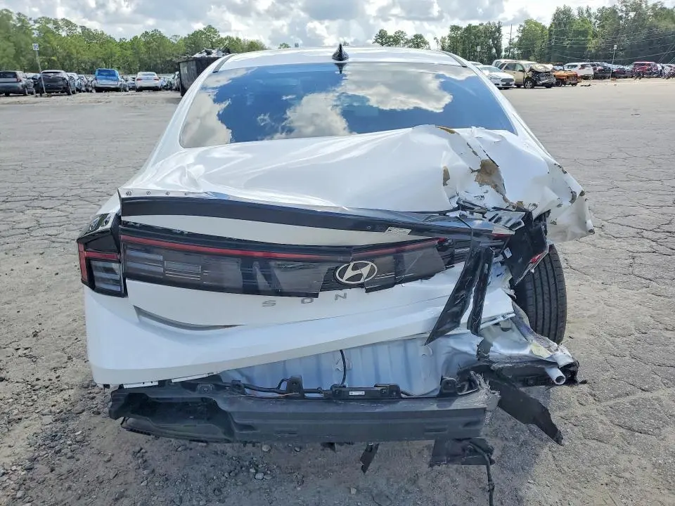 2025 HYUNDAI SONATA SE  