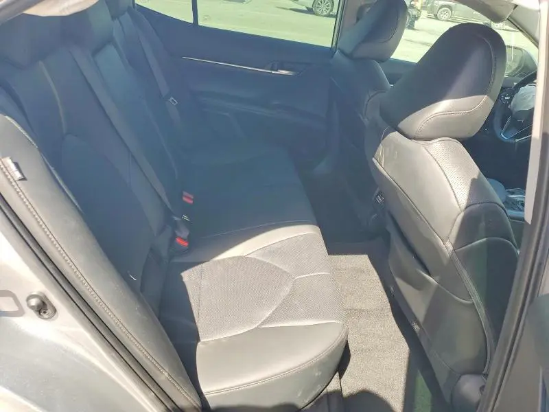2020 TOYOTA CAMRY XLE  