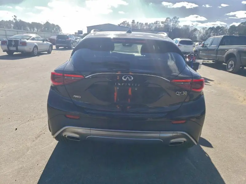 2018 INFINITI QX30 BASE  