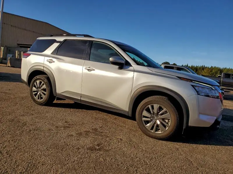 2022 NISSAN PATHFINDER SV  