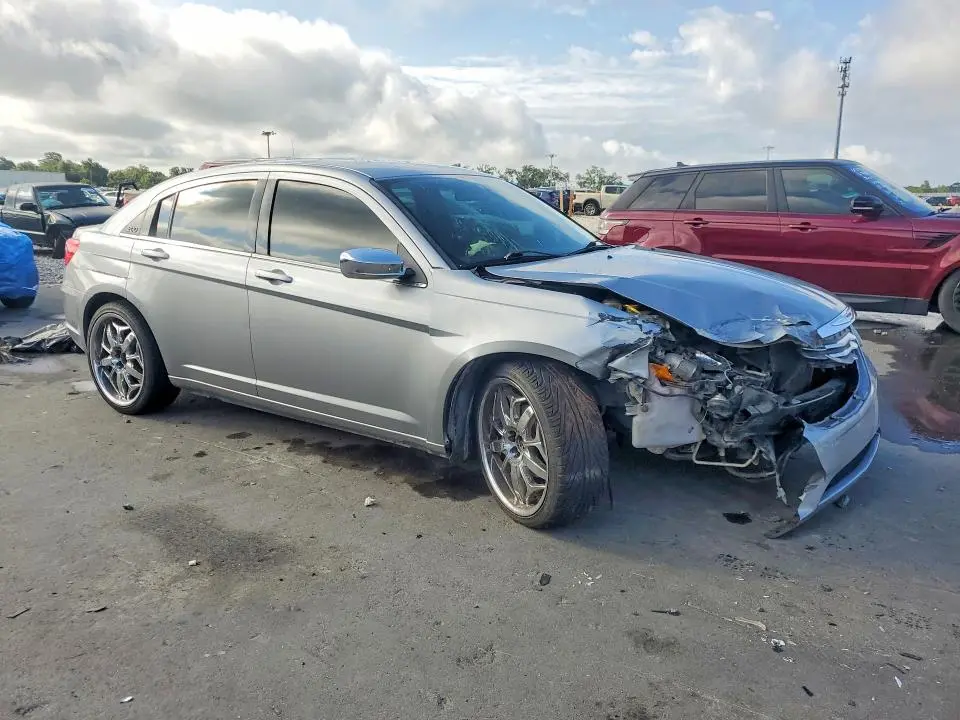 2013 CHRYSLER 200 LX  