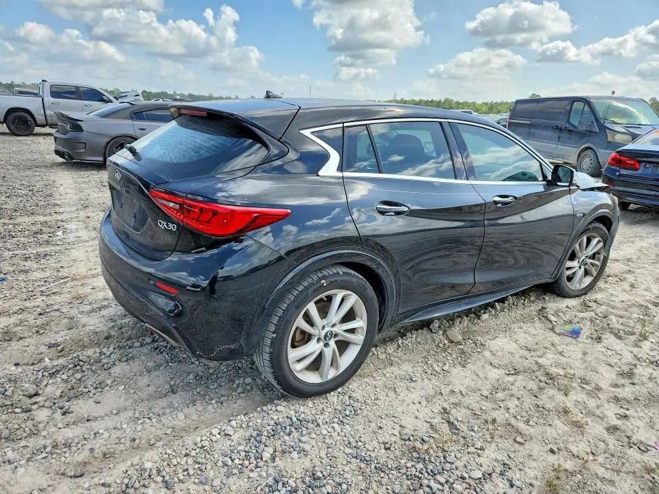 2018 INFINITI QX30 PURE  