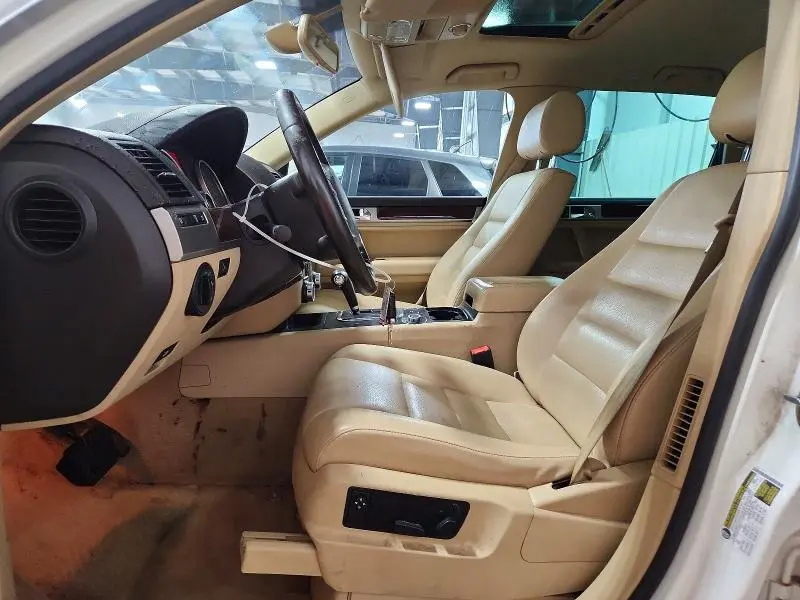 2010 VOLKSWAGEN TOUAREG V6  