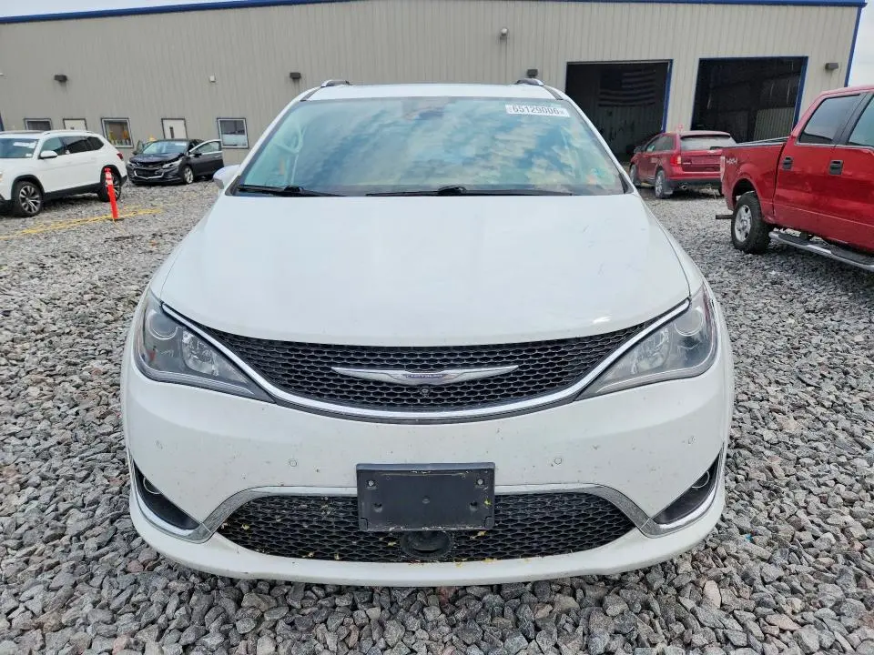 2017 CHRYSLER PACIFICA LIMITED  