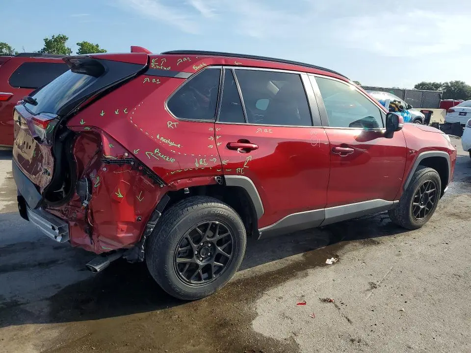 2021 TOYOTA RAV4 XLE  