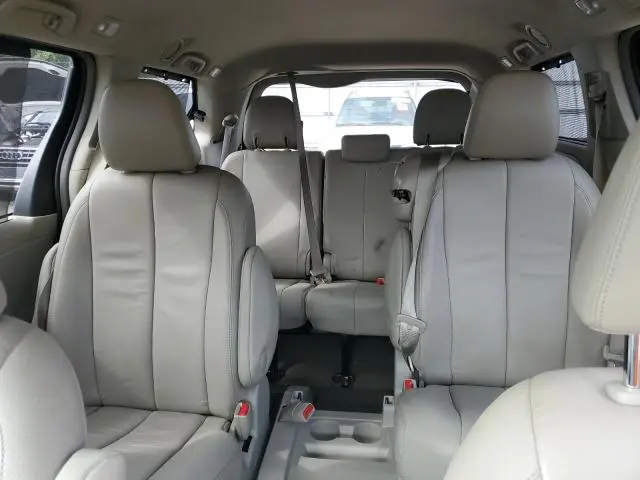 2014 TOYOTA SIENNA XLE  
