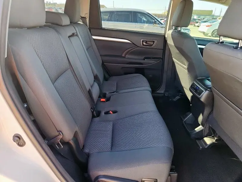 2018 TOYOTA HIGHLANDER LE  