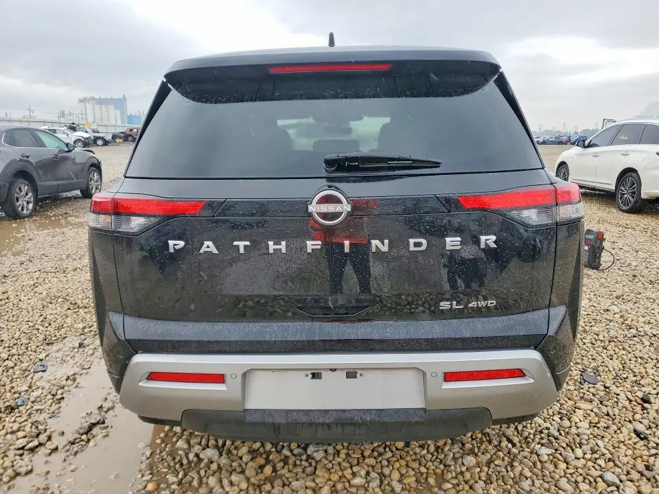2023 NISSAN PATHFINDER SL  