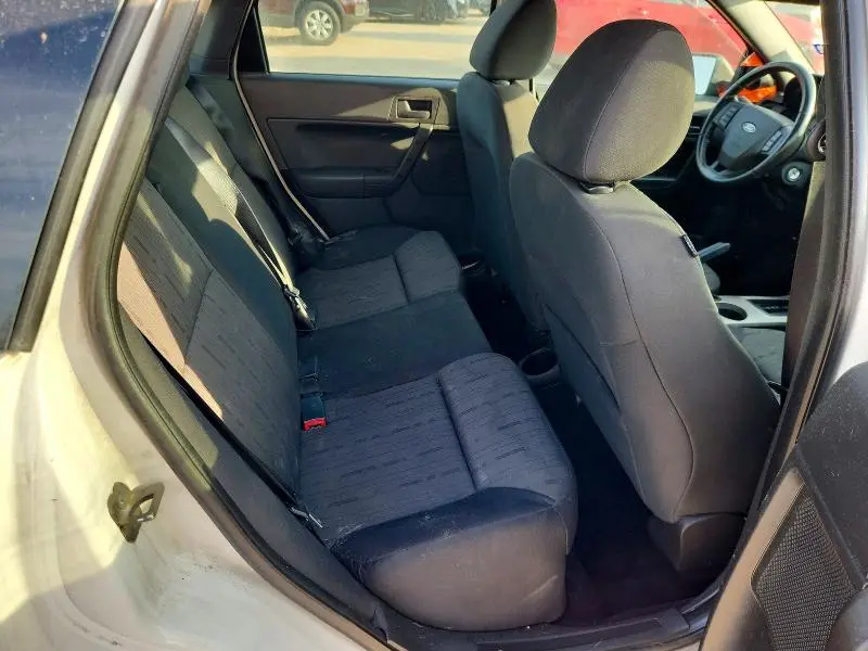 2011 FORD FOCUS SE  
