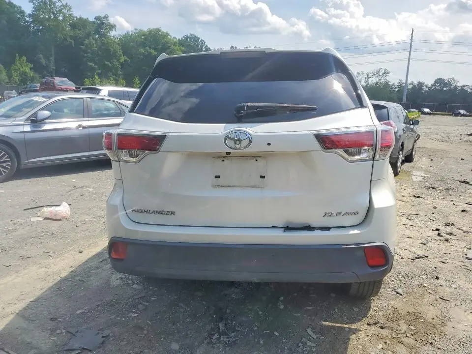 2015 TOYOTA HIGHLANDER XLE  