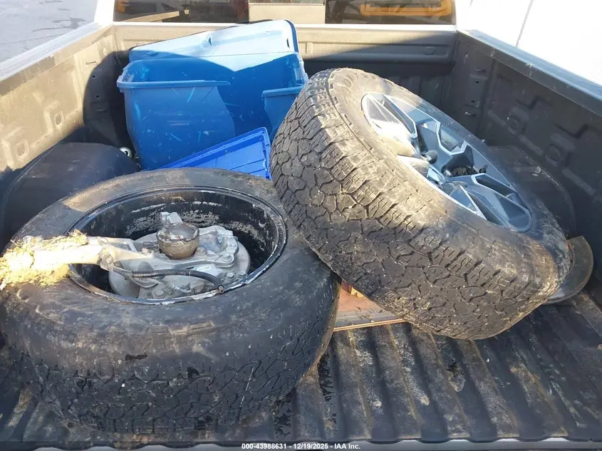 2024 CHEVROLET SILVERADO 1500 4WD  SHORT BED RST