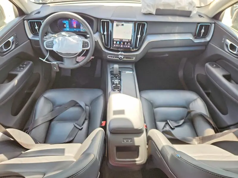 2025 VOLVO XC60 CORE  