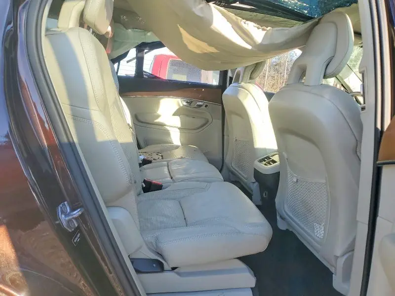 2018 VOLVO XC90 T6  