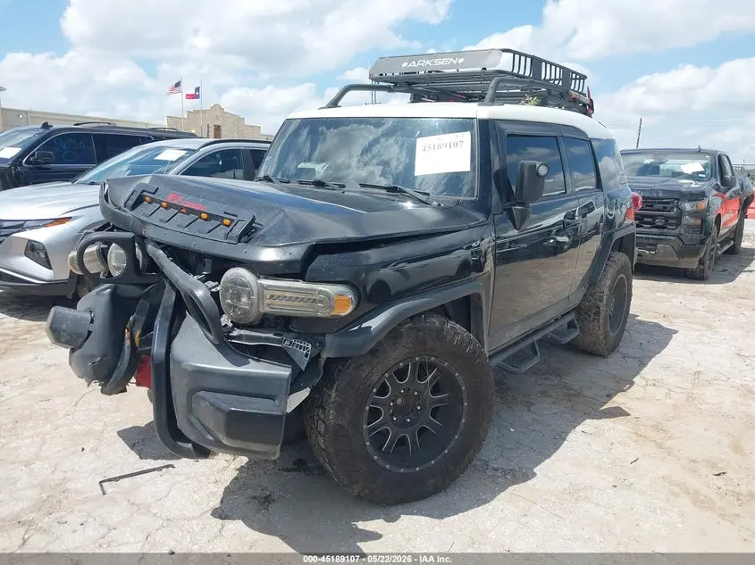 2013 TOYOTA FJ CRUISER  