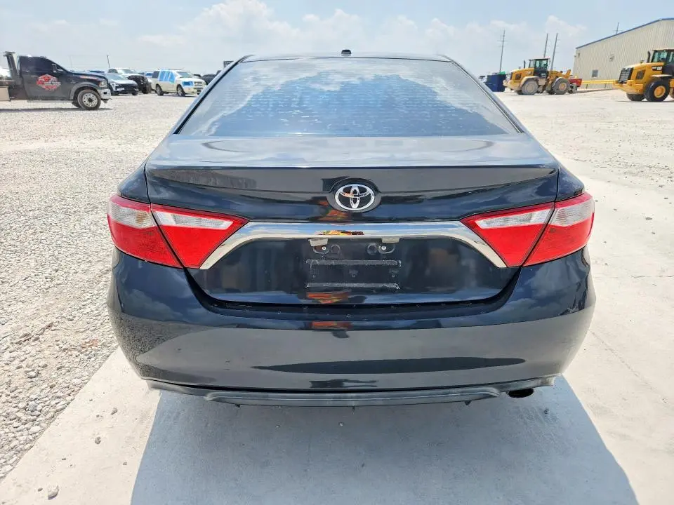 2016 TOYOTA CAMRY SE  