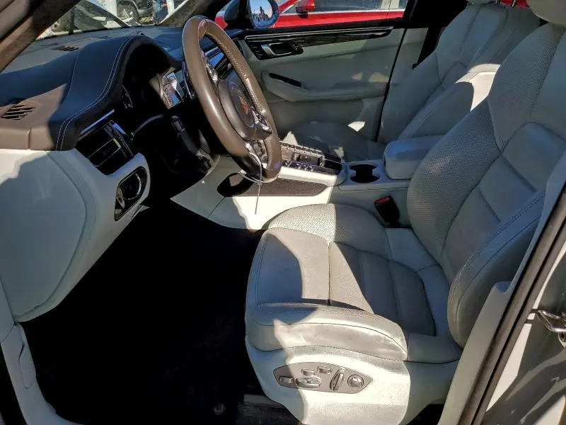 2021 PORSCHE MACAN TURBO  