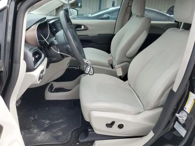 2017 CHRYSLER PACIFICA LX  