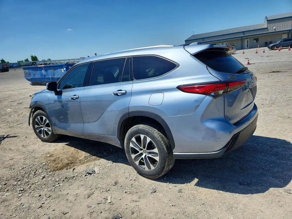 2021 TOYOTA HIGHLANDER XLE  