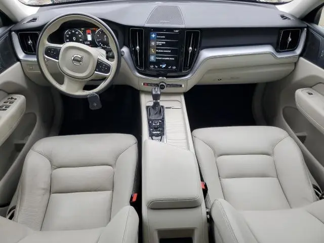 2020 VOLVO XC60 T5 MOMENTUM  