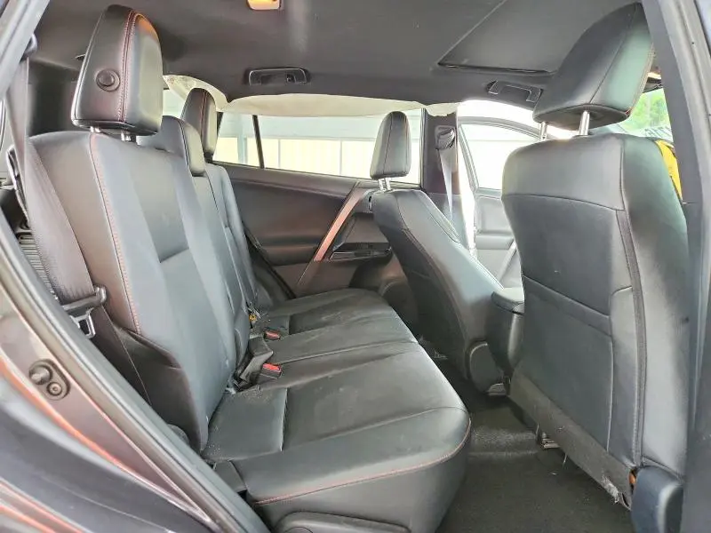 2018 TOYOTA RAV4 SE  