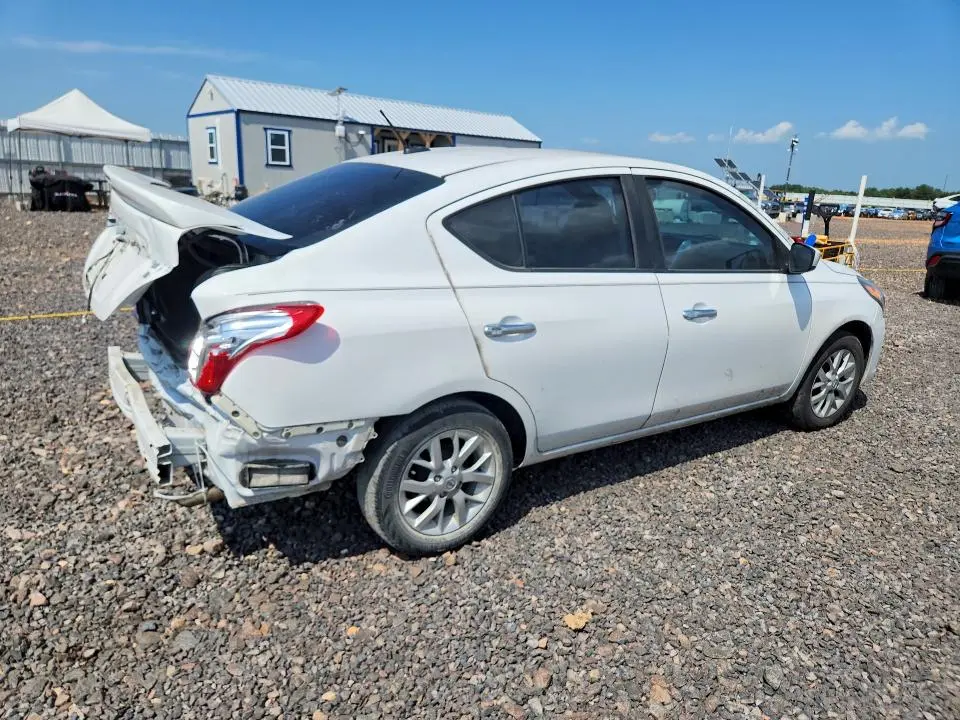 2018 NISSAN VERSA SV  
