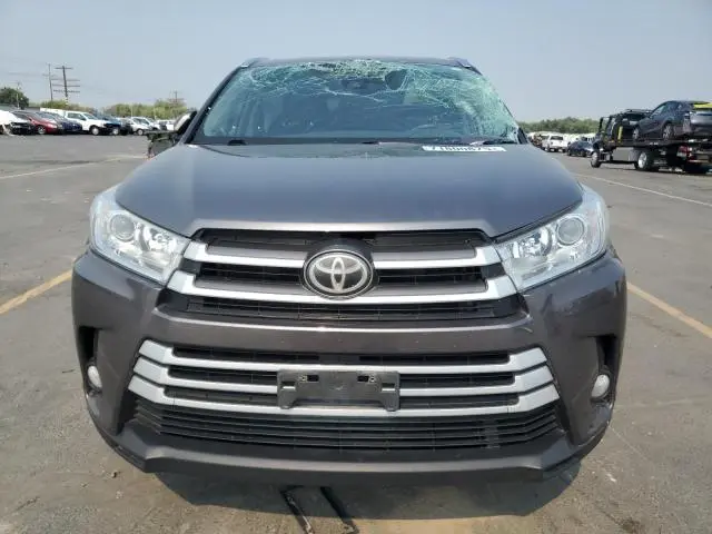 2019 TOYOTA HIGHLANDER SE  