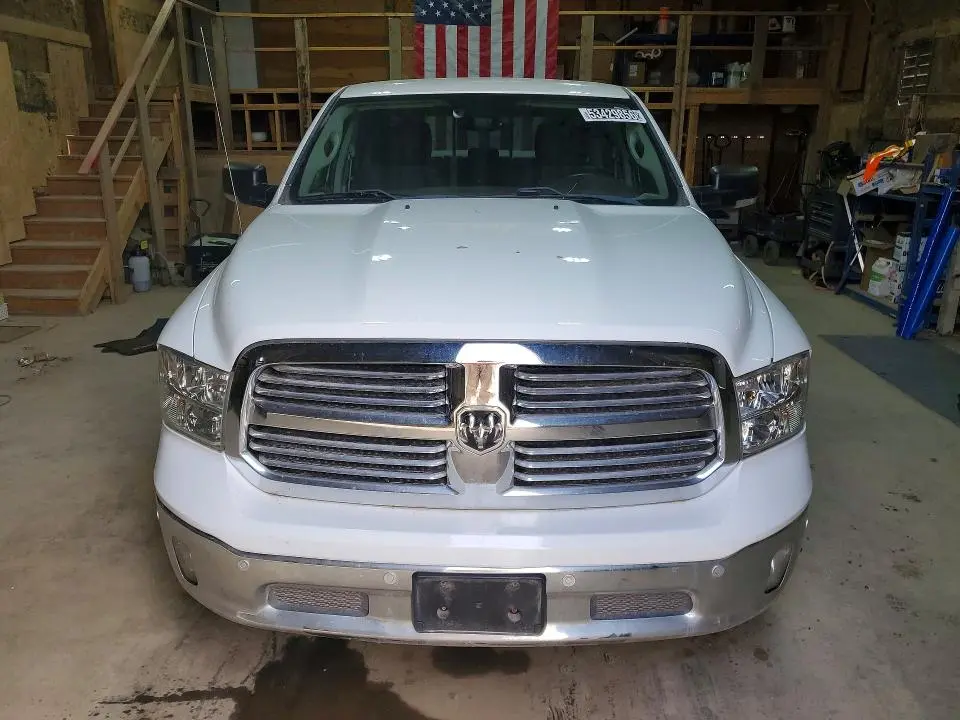 2017 RAM 1500 SLT  