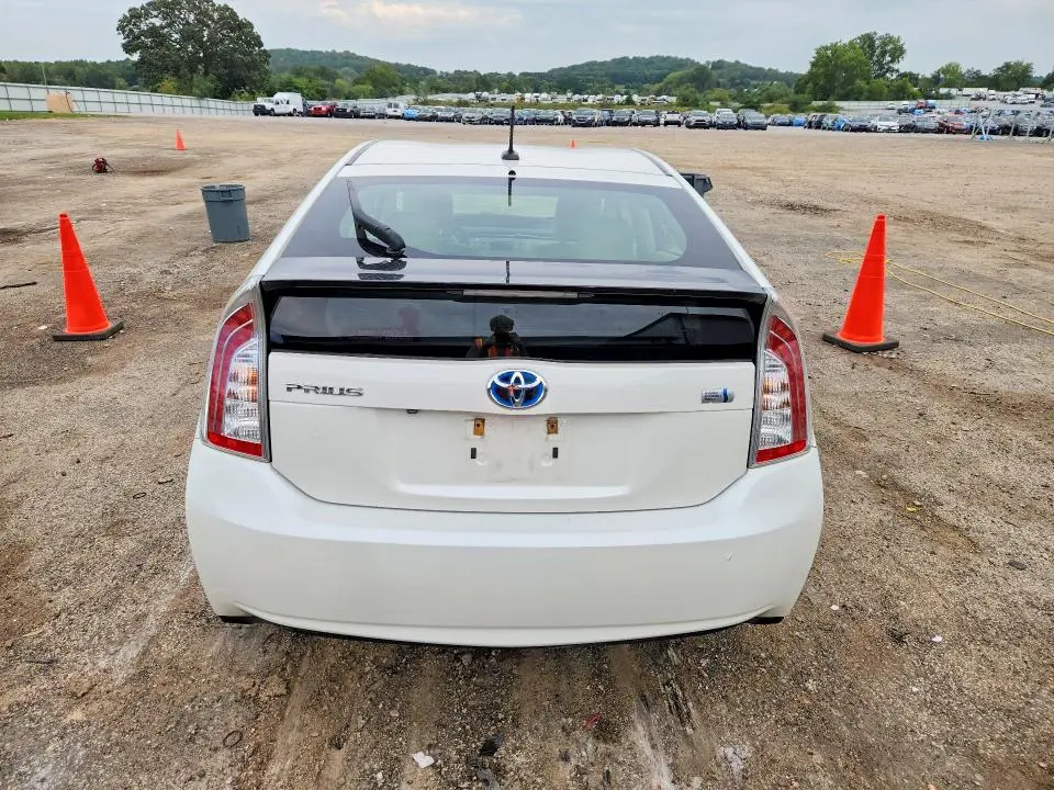 2014 TOYOTA PRIUS THREE  
