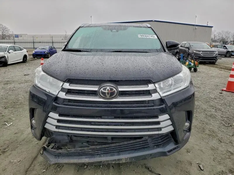 2019 TOYOTA HIGHLANDER SE  