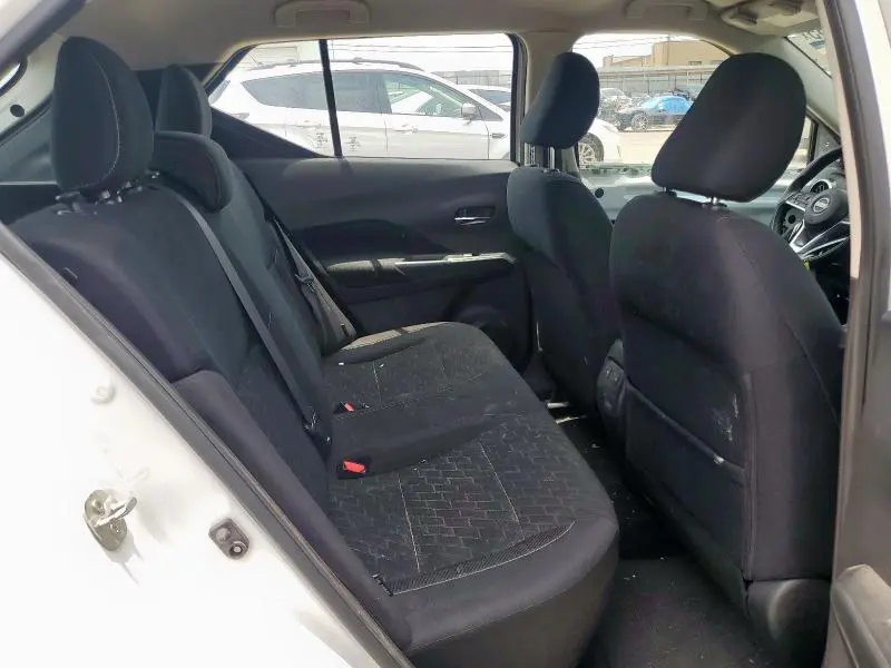 2022 NISSAN KICKS SV  