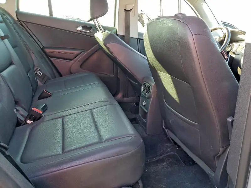 2010 VOLKSWAGEN TIGUAN S  