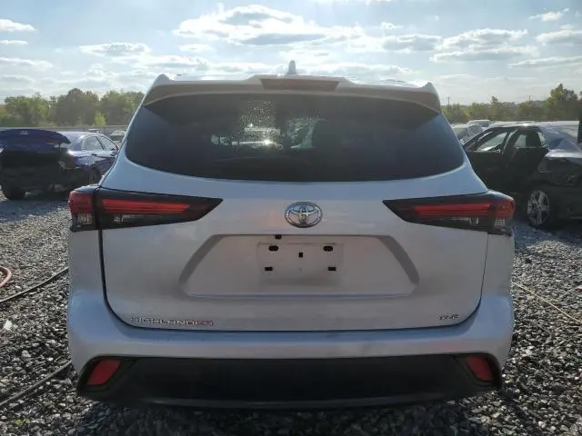 2024 TOYOTA HIGHLANDER LE  